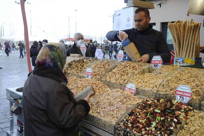 Yeni Yılı Evlerinde Karşılayacakların Kuruyemiş Alışverişi Başladı