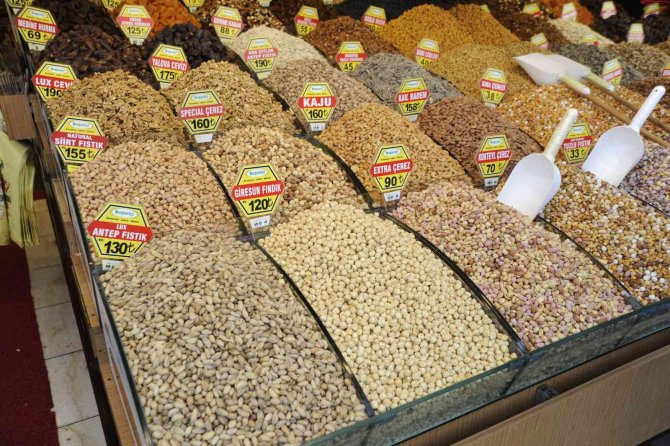 Yeni Yılı Evlerinde Karşılayacakların Kuruyemiş Alışverişi Başladı