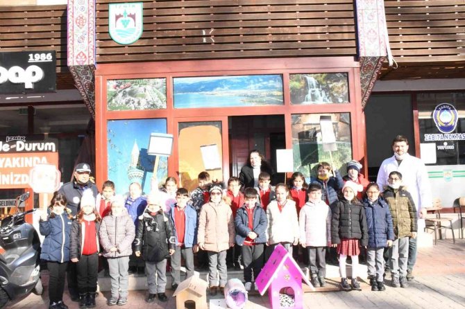 Öğrencilerden Kedilere Sıcak Yuva