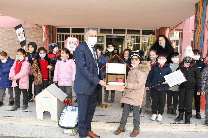 Öğrencilerden Kedilere Sıcak Yuva