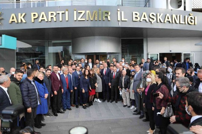 Bakan Gül’den Ak Parti İ̇zmir İ̇l Başkanlığına Ziyaret