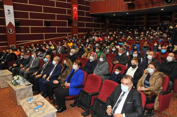‘Akşehir Okuyor Geleceğini Dokuyor’ Projesi Başladı