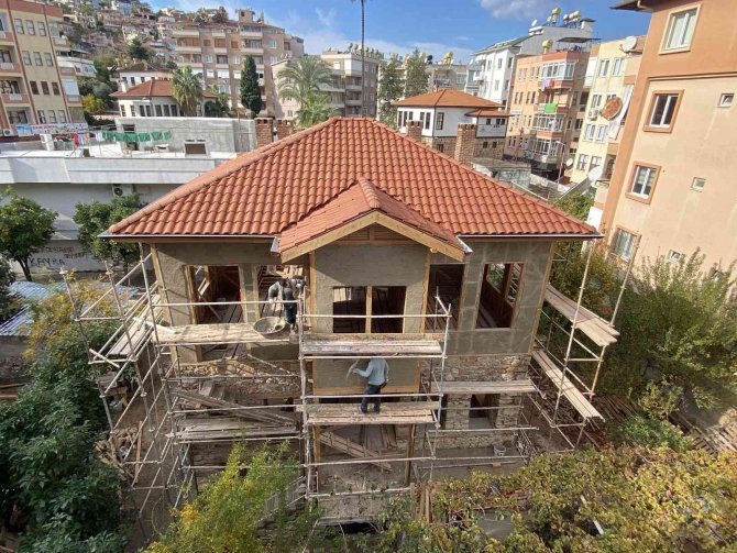 Alanya’da Tarihi Evlere Restorasyon