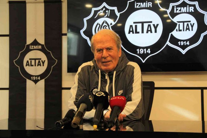 Mustafa Denizli: "Şartlar El Verirse 2 Türk Futbolcu Transferi Yapmak İstiyoruz"