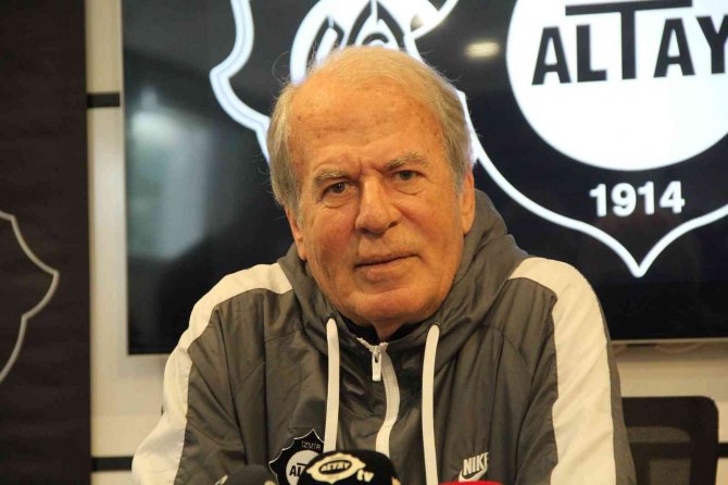 Mustafa Denizli: "Şartlar El Verirse 2 Türk Futbolcu Transferi Yapmak İstiyoruz"