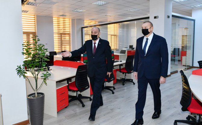 Aliyev, Azerbaycan Resmi Haber Ajansının Yeni Binasının Açılışını Yaptı
