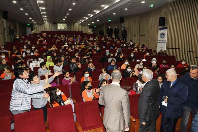 Başkan Güder’den Öğrencilere Jest