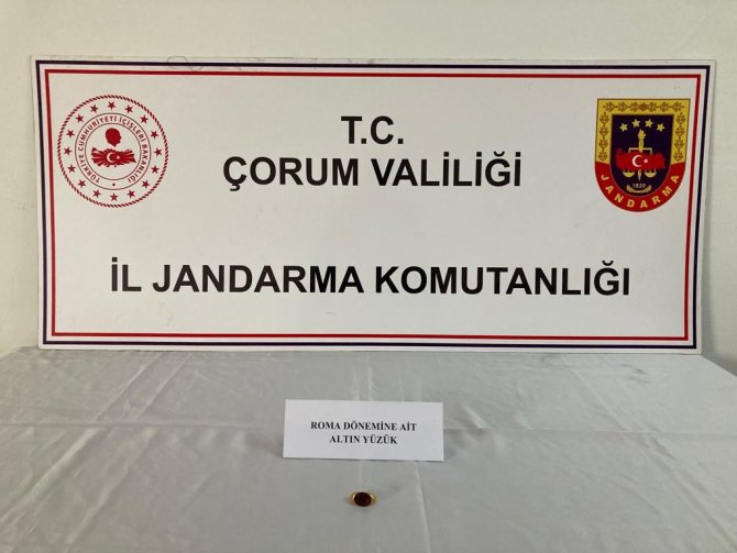 Alıcı Kılığına Giren Jandarma Ekipleri 1500 Yıllık Altın Yüzük Ele Geçirdi