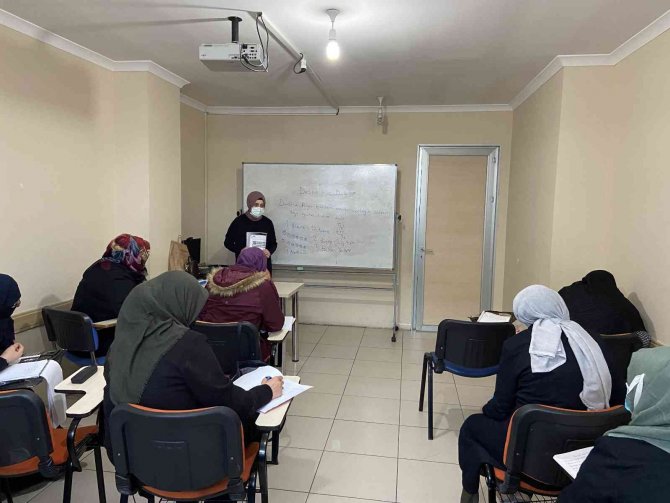 Darıca’da Okuma Yazma Bilmeyen Kalmayacak