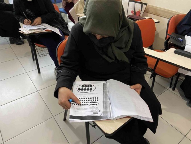 Darıca’da Okuma Yazma Bilmeyen Kalmayacak