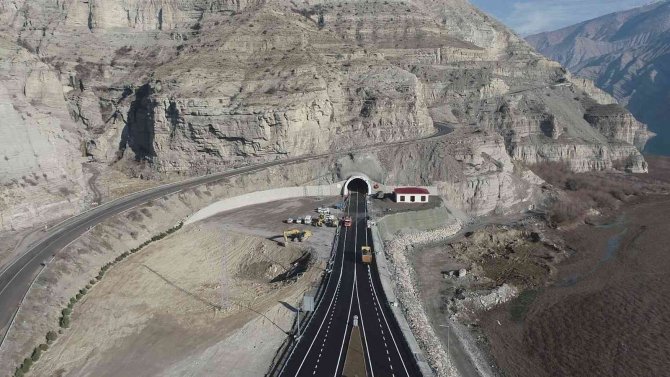 Doğu Ve Güneydoğu Anadolu’yu Karadeniz’e Bağlayan Pirinkayalar Tüneli Açılıyor
