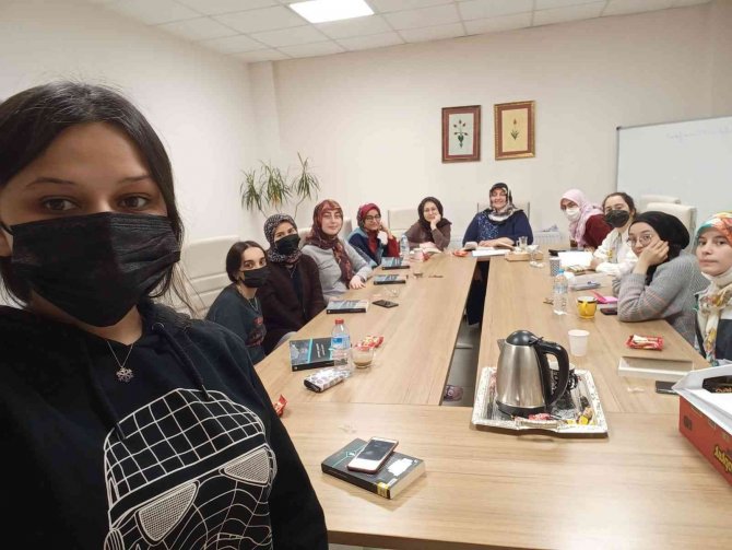 Kitap Atölyeleri Yurtlarda Devam Ediyor