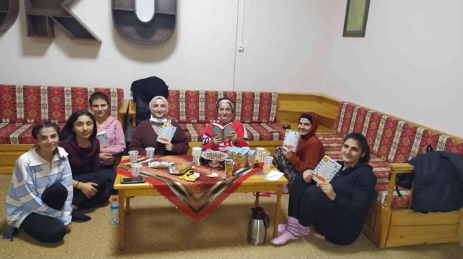 Kitap Atölyeleri Yurtlarda Devam Ediyor