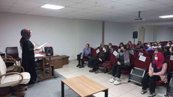 Öğrencilere İşaret Dili Eğitimi Veriliyor