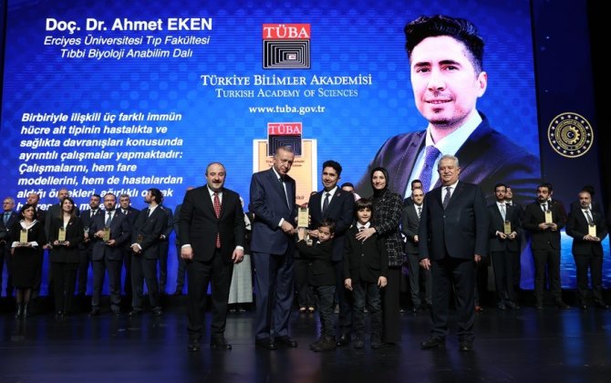 Erü Öğretim Üyeleri Tüba Ve Tübi̇tak Bilim Ödüllerini Aldı