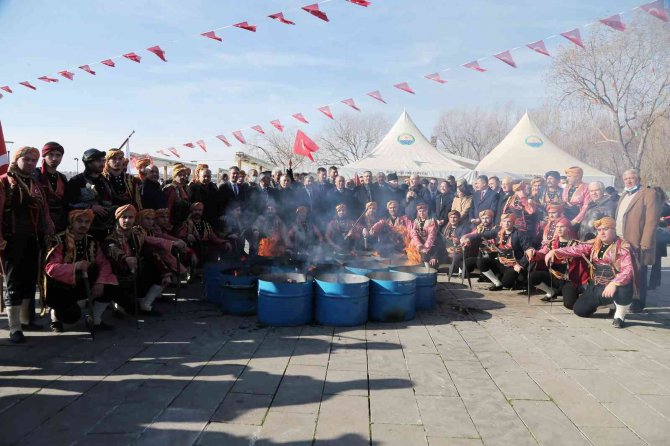 Gölbaşı’ndan Seğmen Alayı Geçti