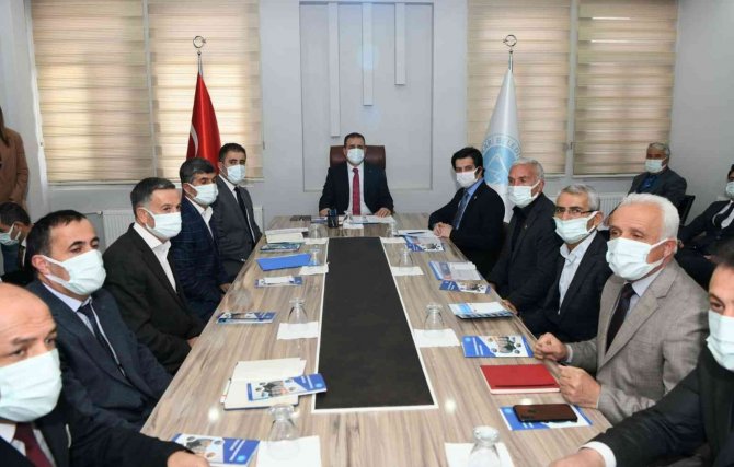 Vali Akbıyık, Muhtarlarla Bir Araya Geldi