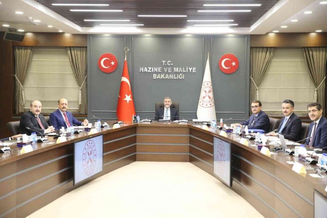 Hazine Ve Maliye Bakanı Nureddin Nebati: "Fiyat İ̇stikrarı Komitesi Toplantımızın İlkini Gerçekleştirdik. Enflasyon İle İlgili Gelişmeleri Ve Bu Konudaki Risklere İlişkin Atılacak Adımları Konuştuk."