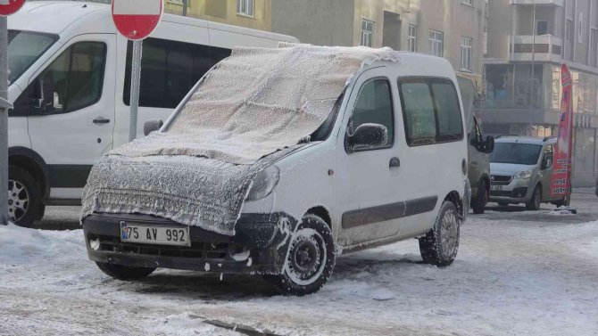 Göle Buz Kesti, Termometreler Eksi 25,7’yi Gösterdi