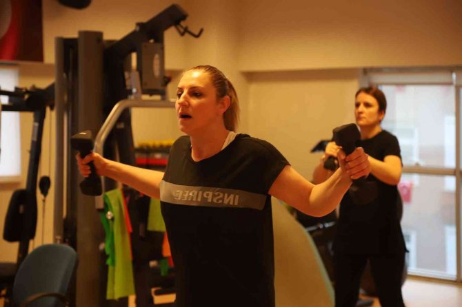 Kartal Belediyesi’nin Kadınlara Yönelik Pilates Ve Zumba Eğitimleri Devam Ediyor