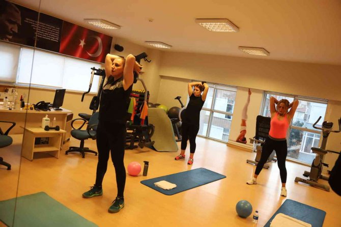 Kartal Belediyesi’nin Kadınlara Yönelik Pilates Ve Zumba Eğitimleri Devam Ediyor