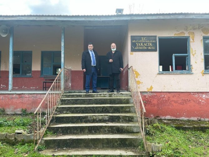 Kaymakam Zaman’dan Cami Kütüphanesine Kitap Desteği