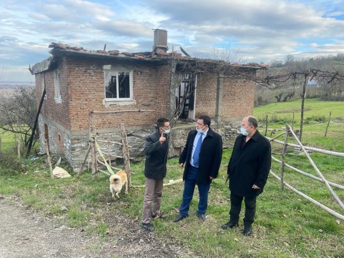 Kaymakam Zaman’dan Cami Kütüphanesine Kitap Desteği