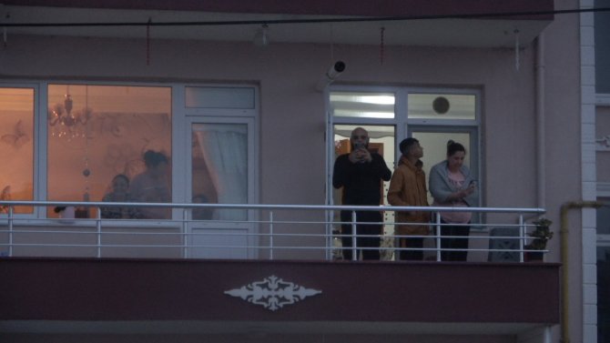 Kırklareli’nde Dere Taştı, Mahsur Kalanlar İş Makinalarıyla Kurtarıldı