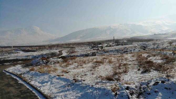 Ağrı Dağı Kar Tutmaya Başladı