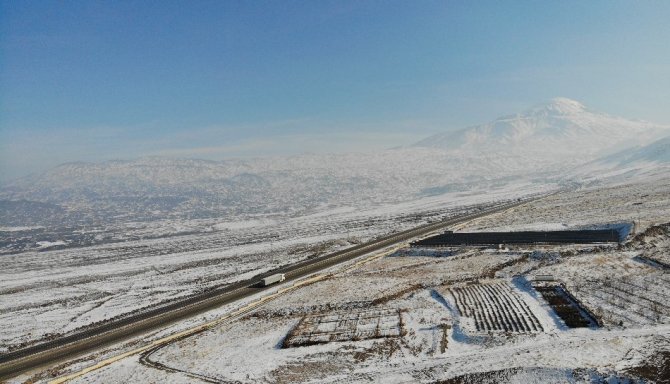 Ağrı Dağı Kar Tutmaya Başladı