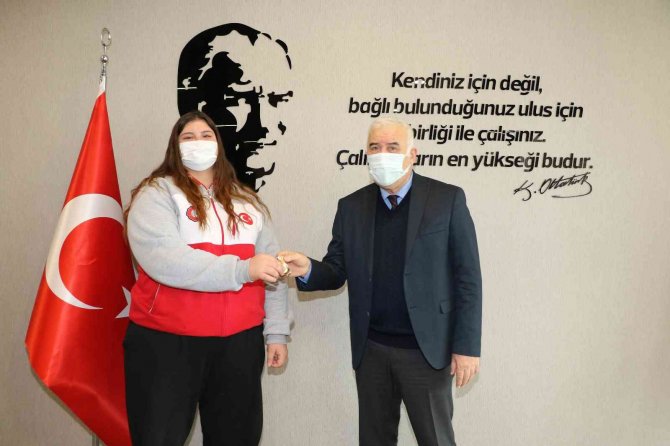 Manisa Büyükşehir Belediyesi Başarılı Sporcuları Ödüllendirdi