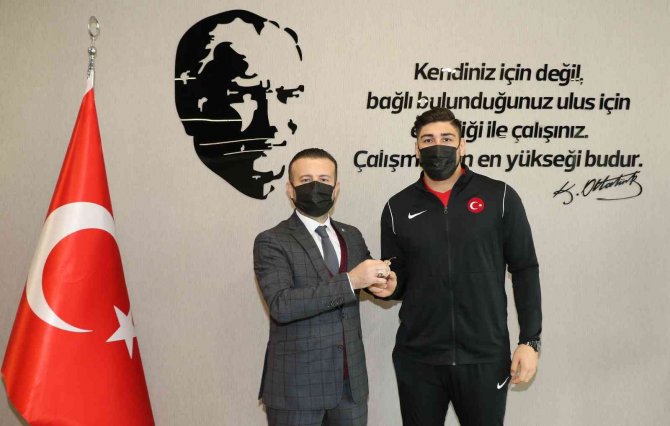 Manisa Büyükşehir Belediyesi Başarılı Sporcuları Ödüllendirdi