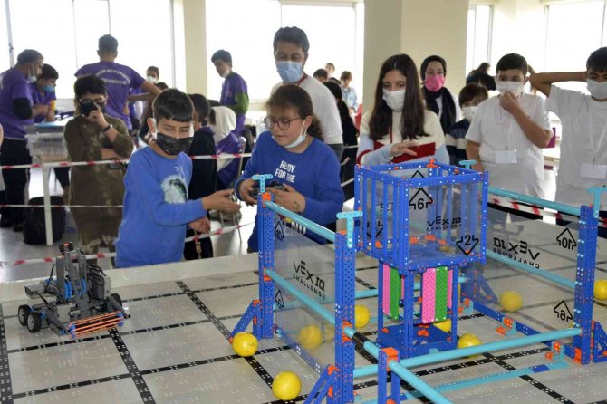 Manisa Cbü’de 2021-2022 Sezonunun İlk Vex Iq Challenge Turnuvası Gerçekleştirildi