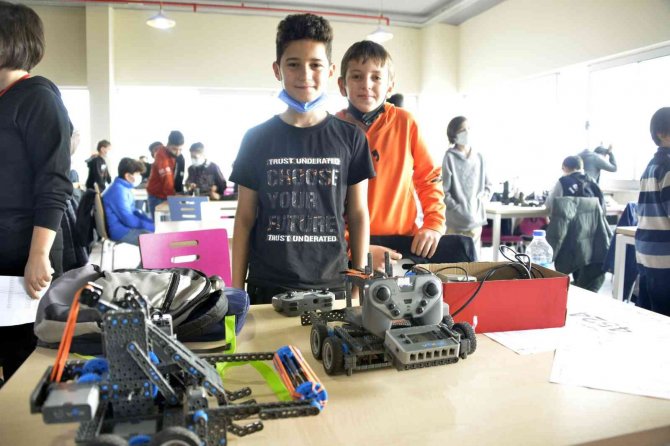 Manisa Cbü’de 2021-2022 Sezonunun İlk Vex Iq Challenge Turnuvası Gerçekleştirildi