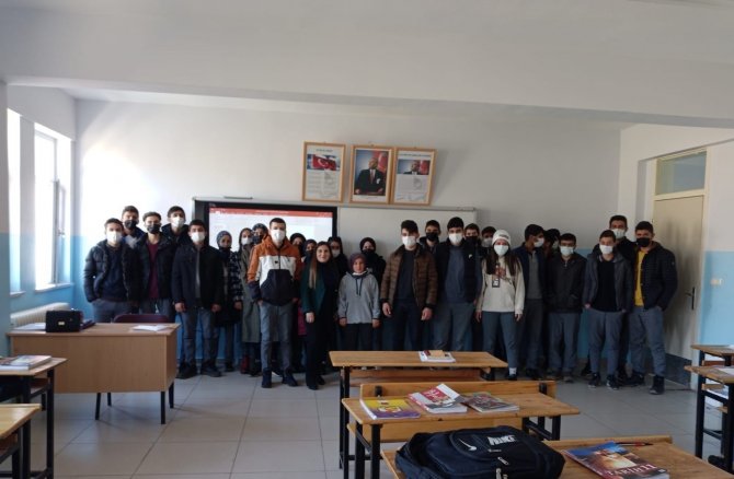 Lise Öğrencilerine Medya Okuryazarlığı Semineri