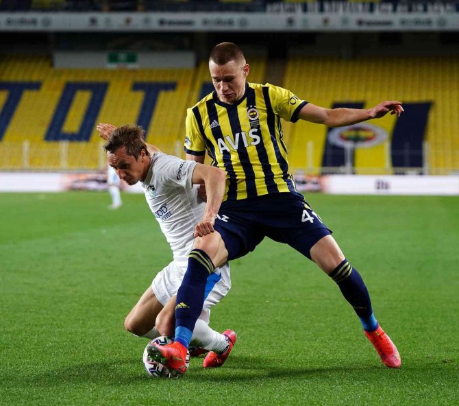 İ̇talyan Medyası Duyurdu: Milan’ın Hedefinde Szalai Var!