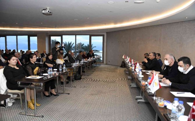 Muratpaşa Belediyesi’nde Yılın Son Muhtarlar Meclisi Toplandı
