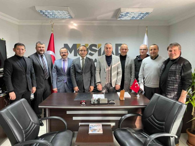 Başkan Ünal, “ Mesleki Ve Teknik Eğitim Hayati Bir Öneme Sahiptir”