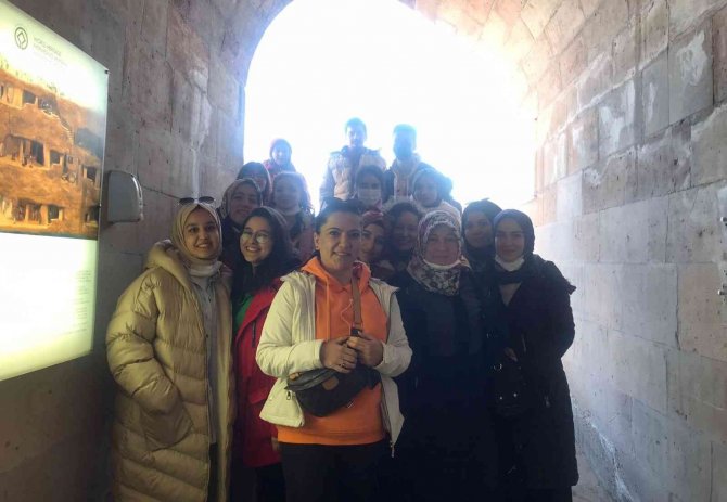 Nevü Avanos Güzel Sanatlar Myo Öğrencileri Yer Altı Şehri Gezisi’ne Katıldı