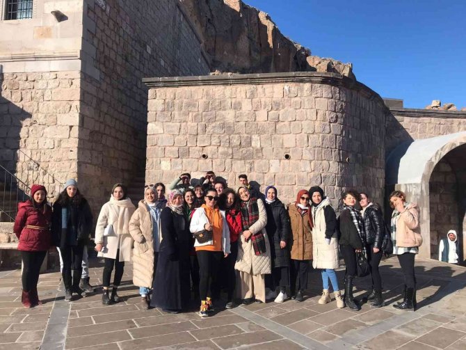 Nevü Avanos Güzel Sanatlar Myo Öğrencileri Yer Altı Şehri Gezisi’ne Katıldı