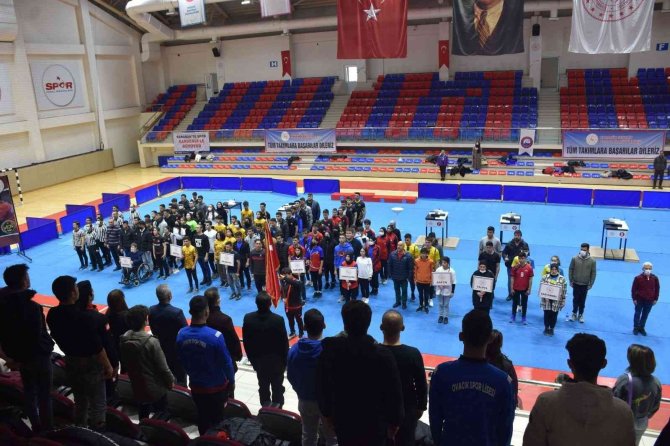Bilek Güreşi Gençler Grup Müsabakaları Karabük’te Başladı