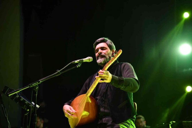 Trabzon’da Mehmet Akif Ersoy’un Anısına Uğur Işılak Konseri Düzenlendi