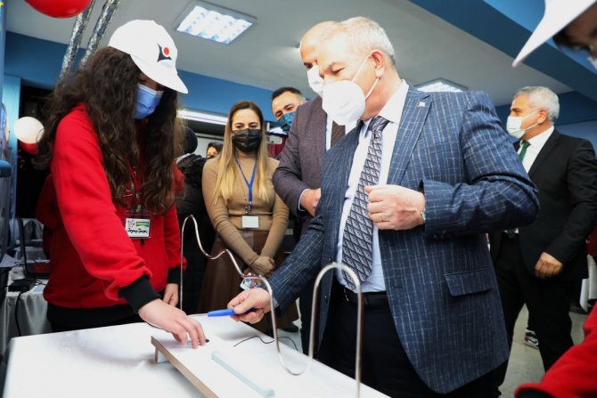 Genç Kaşifler Projelerini Sergiledi