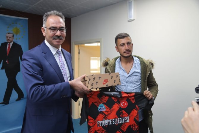 Turnuvaya Katılacak Olan Sporculara Malzeme Desteği