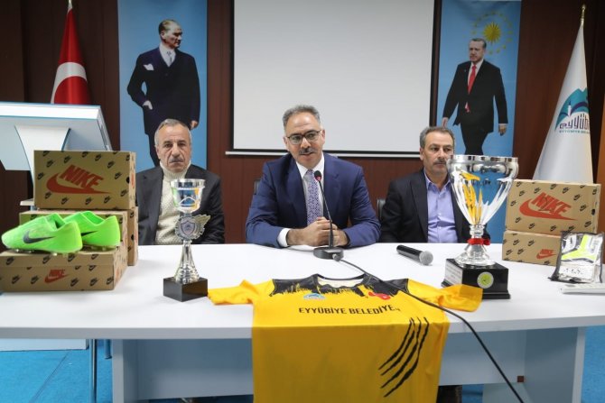 Turnuvaya Katılacak Olan Sporculara Malzeme Desteği