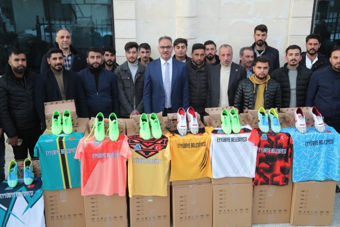Turnuvaya Katılacak Olan Sporculara Malzeme Desteği