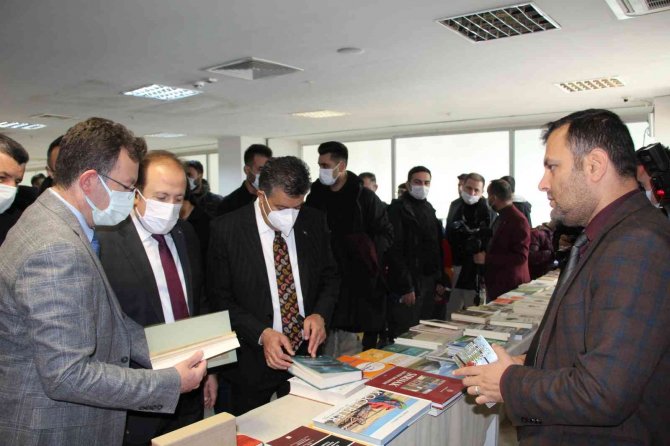Şırnak’ta İlk Kez Kitap Fuarı Düzenlendi