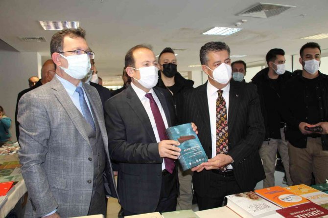 Şırnak’ta İlk Kez Kitap Fuarı Düzenlendi