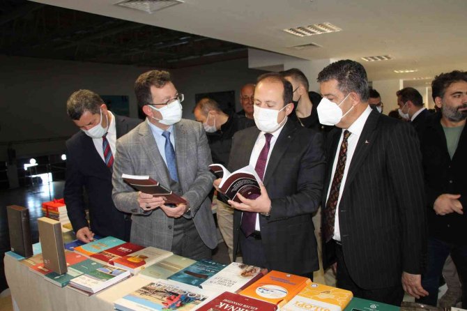 Şırnak’ta İlk Kez Kitap Fuarı Düzenlendi
