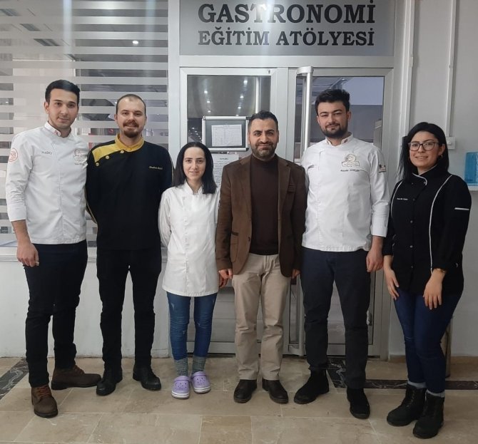 Hiç Biri Göründüğü Gibi Değil